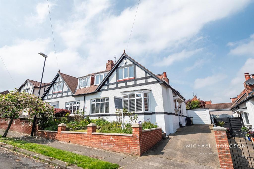 Newlands Avenue, Barnes, Sunderland 3 bed semidetached bungalow for