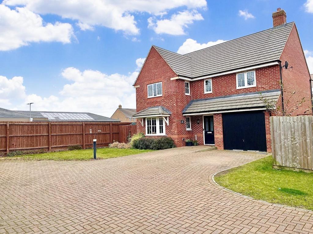 Hornbeam Row, Brixworth, Northamptonshire NN6 4 bed detached house for sale £430,000
