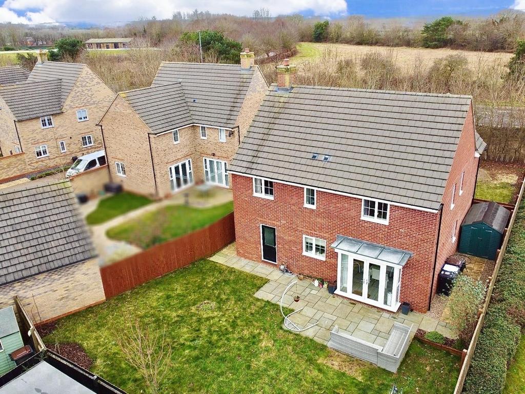 Hornbeam Row, Brixworth, Northamptonshire NN6 4 bed detached house for