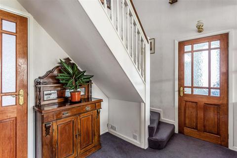 7 Links Close, Ashtead, KT21 2HH
