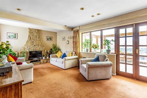 7 Links Close, Ashtead, KT21 2HH