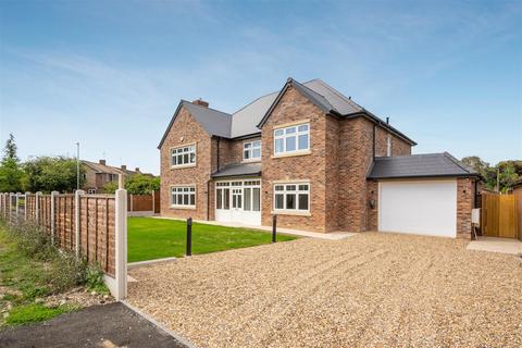 5 bedroom detached house to rent, Green Meadows, Ascot