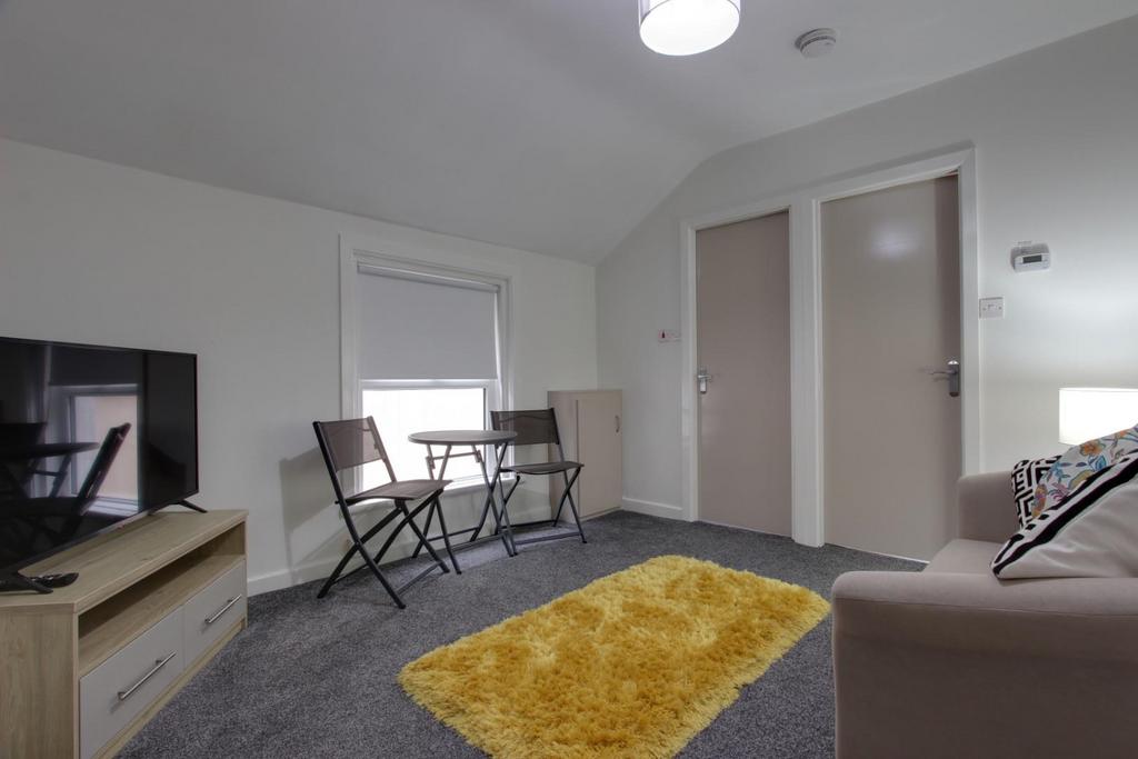 Flat 4 Lounge