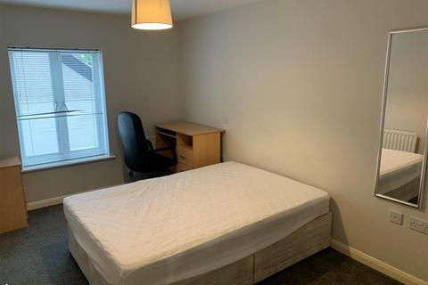 3 bedroom flat to rent, Mosquitto Way, Hatfield, AL10 9AZ