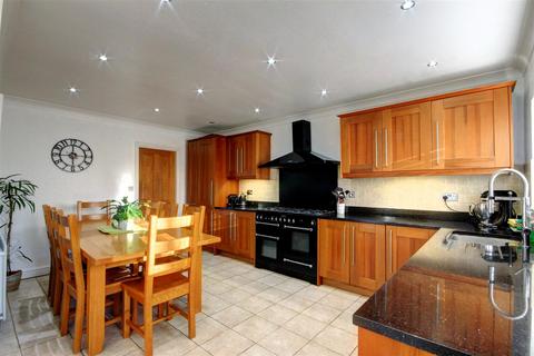5 bedroom detached house for sale, Green Howards Road, Richmond