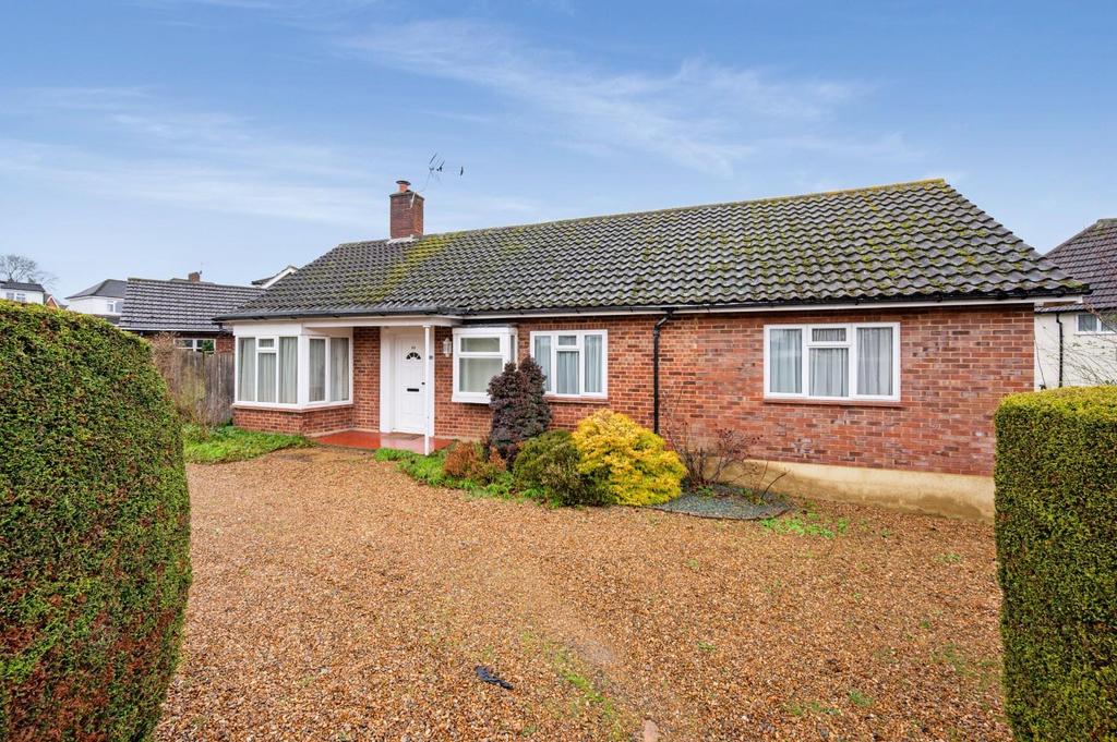 Hillside Road, Ashtead 3 bed detached bungalow for sale - £750,000