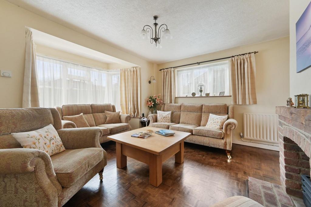 Hillside Road, Ashtead 3 bed detached bungalow for sale £725,000