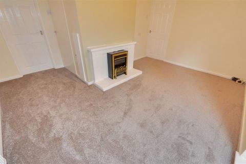 3 bedroom semi-detached house to rent, Pine Close, Castleford,  WF10