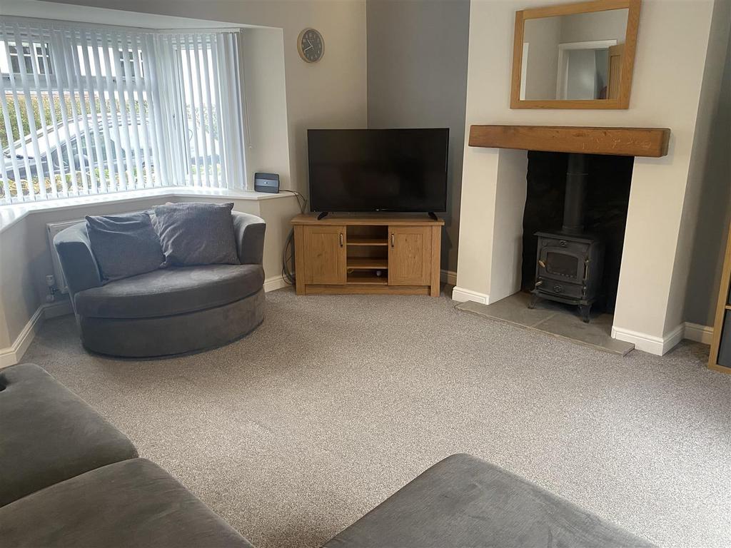 8 Lower Road, Pontesbury Hill, Pontesbury, Shrewsbury, SY5 0YH 3 bed