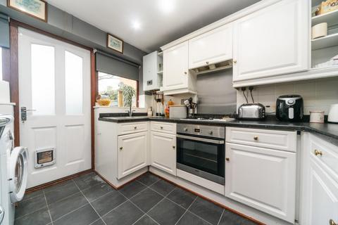 2 bedroom maisonette for sale, Ferney Road, West Byfleet KT14