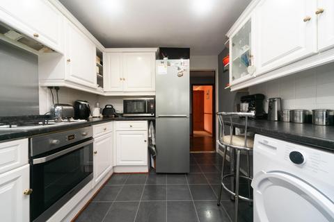 2 bedroom maisonette for sale, Ferney Road, West Byfleet KT14