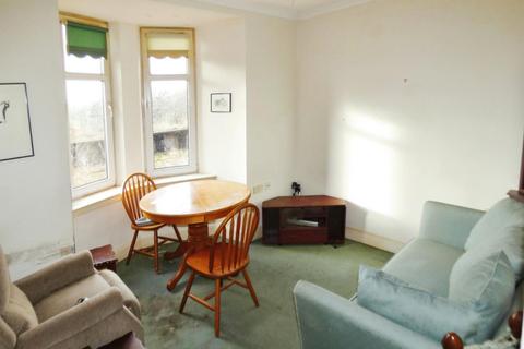 1 bedroom flat for sale, Station House, Thornhill