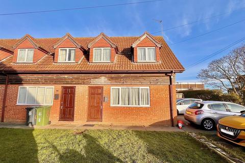 2 bedroom end of terrace house for sale, The Crescent, Hemsby