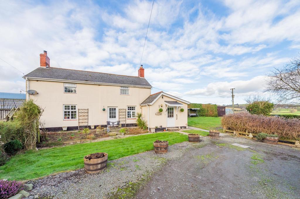 Llandyssil, Montgomery SY15 3 bed detached house for sale £500,000