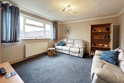 3 bedroom end of terrace house for sale, Whitnash Close, Balsall Common, CV7