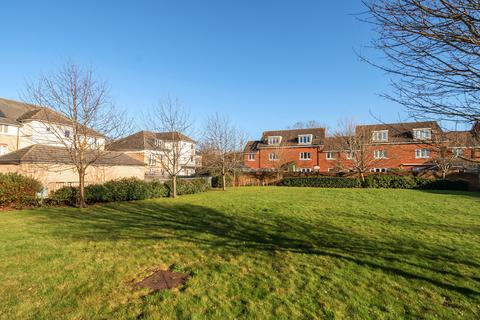 2 bedroom flat for sale, Fairwater Drive, Shepperton, TW17