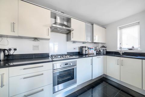 2 bedroom flat for sale, Fairwater Drive, Shepperton, TW17