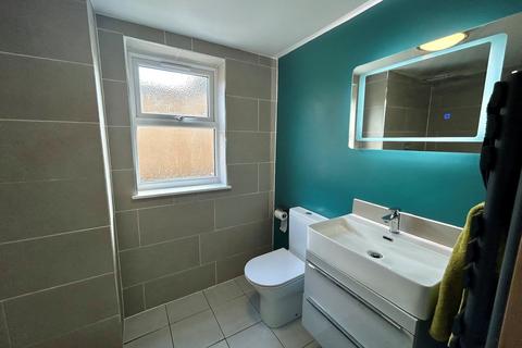 320 Fishponds Road, Eastville, Bristol, BS5 6RA