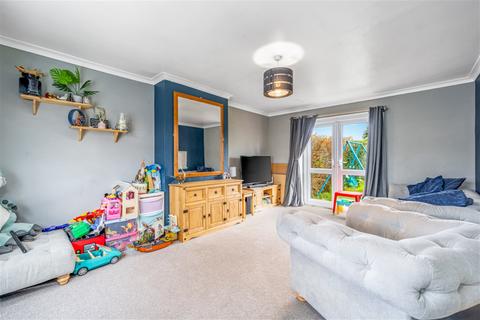 3 bedroom semi-detached house for sale, Elizabeth Road, PE21