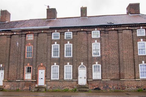 3 bedroom terraced house for sale, High Street, PE21