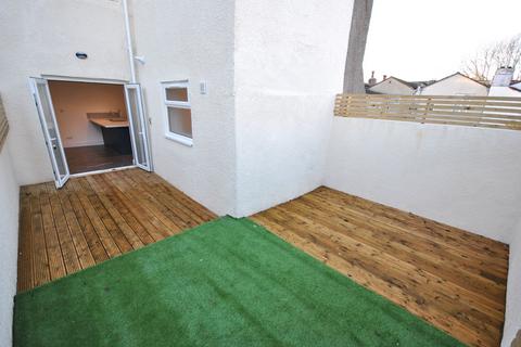 24 Armoury Square, Bristol, BS5 0PT
