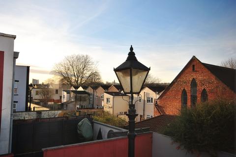 24 Armoury Square, Bristol, BS5 0PT