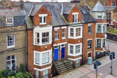 3 bedroom terraced house to rent, Newmarket Road, Cambridge CB5