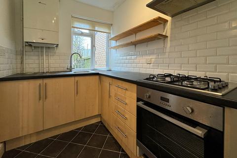 3 bedroom end of terrace house to rent, Silverwood Close, Cambridge CB1