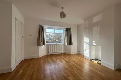 3 bedroom end of terrace house to rent, Silverwood Close, Cambridge CB1