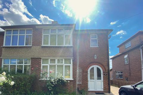 3 bedroom semi-detached house to rent, Windsor Road, Cambridge CB4