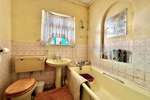 35 Woodstock Avenue, Romford, RM3 9NF