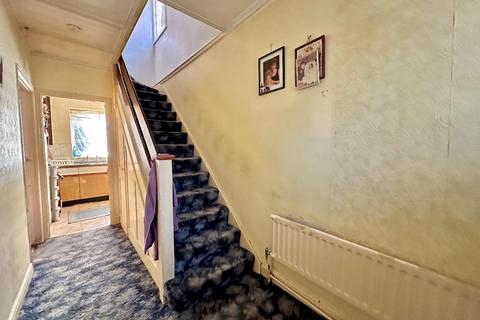 35 Woodstock Avenue, Romford, RM3 9NF