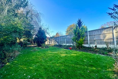 35 Woodstock Avenue, Romford, RM3 9NF