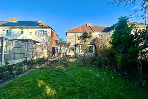 35 Woodstock Avenue, Romford, RM3 9NF