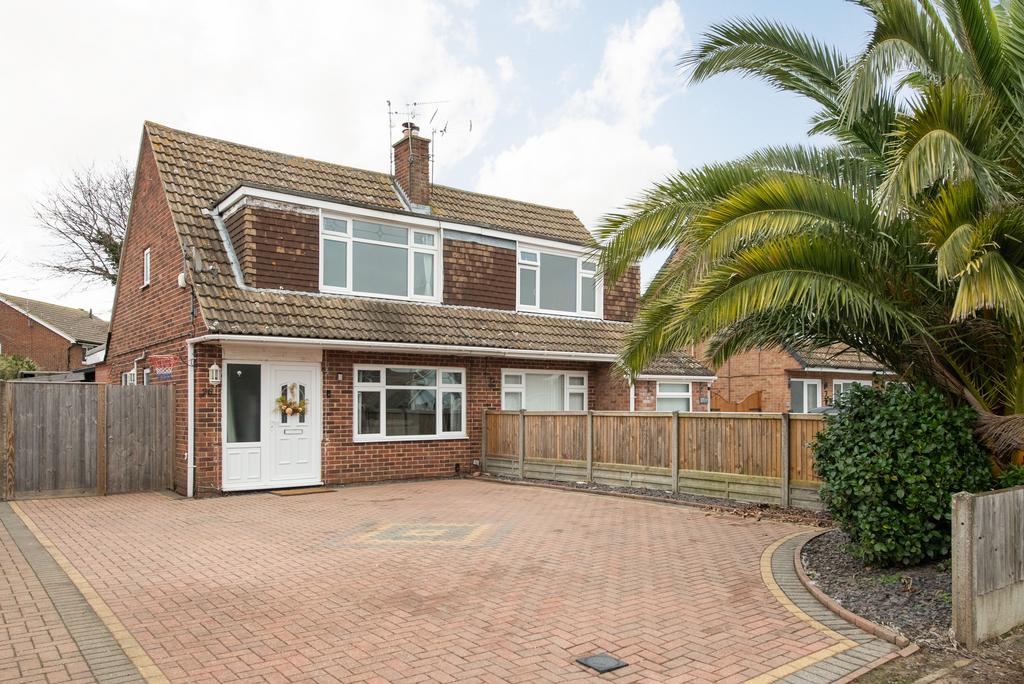 Hunters Chase, Herne Bay, Kent 3 bed semidetached house for sale £