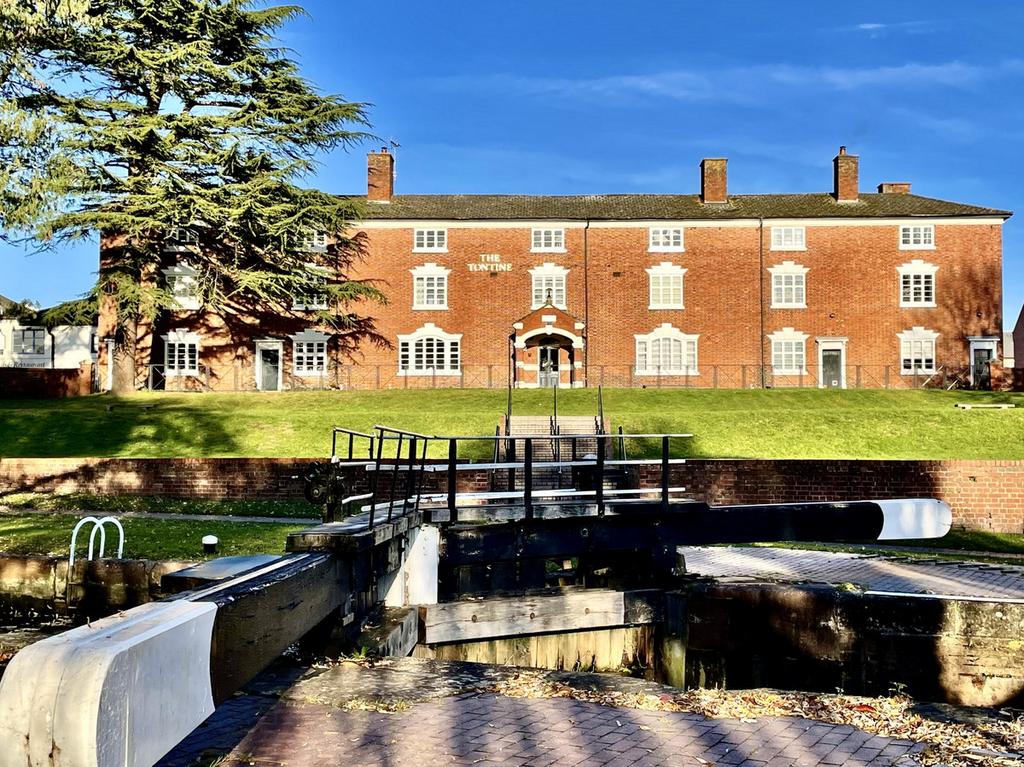 Severn Side, StourportonSevern, DY13 3 bed townhouse for sale £339,950