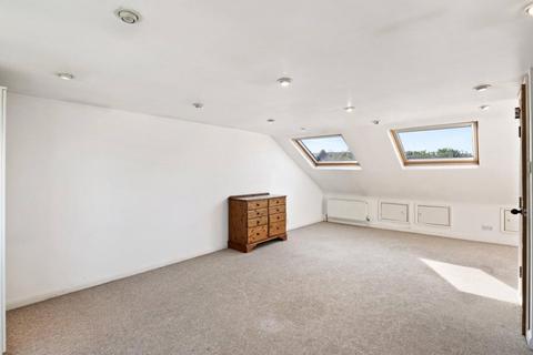 4 bedroom terraced house for sale - Vernham Road, Plumstead Common, London, SE18