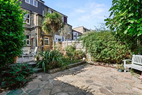 58 Vernham Road, London, SE18 3HB