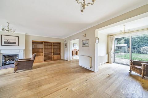 12 Oak Tree Close, Virginia Water, GU25 4JF