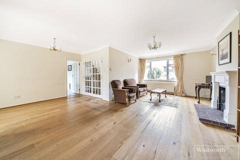 12 Oak Tree Close, Virginia Water, GU25 4JF