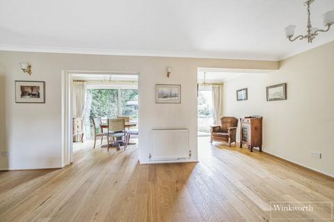 12 Oak Tree Close, Virginia Water, GU25 4JF