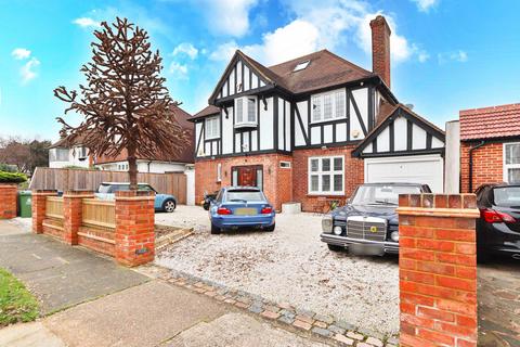 28 Fullbrooks Avenue, Worcester Park, KT4 7PE