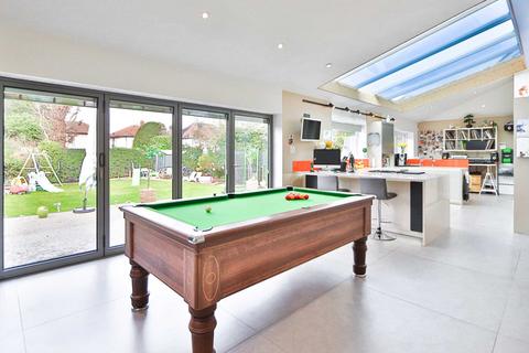 28 Fullbrooks Avenue, Worcester Park, KT4 7PE