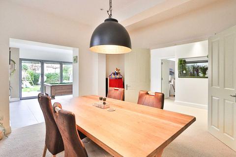 28 Fullbrooks Avenue, Worcester Park, KT4 7PE