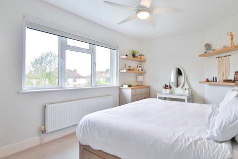 28 Fullbrooks Avenue, Worcester Park, KT4 7PE