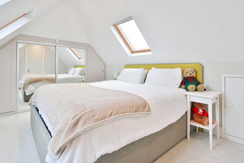 28 Fullbrooks Avenue, Worcester Park, KT4 7PE