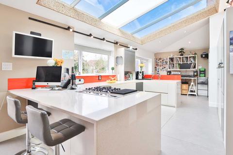 28 Fullbrooks Avenue, Worcester Park, KT4 7PE