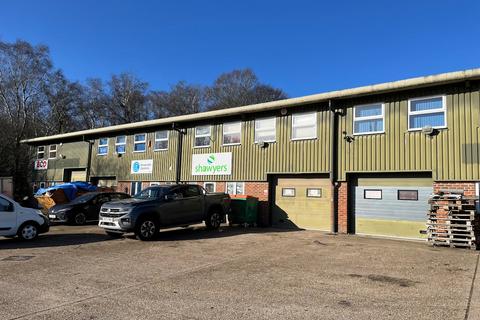 Industrial unit to rent, Unit 1C Deer Park Farm Industrial Estate, Knowle Lane, Fair Oak, Eastleigh, SO50 7DZ