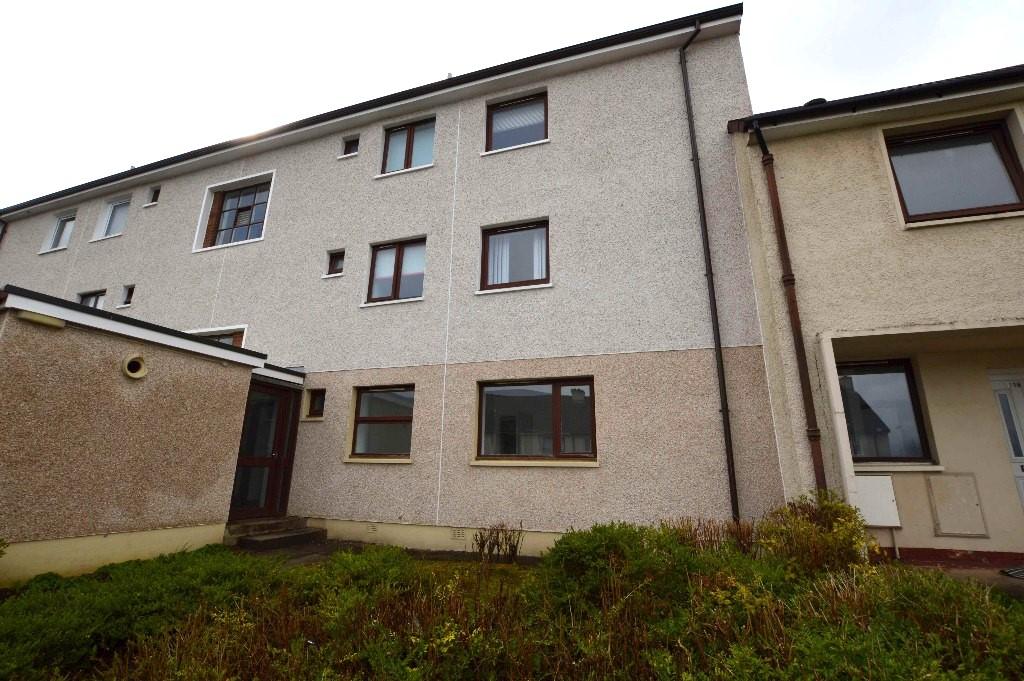Baird Hill, Murray, South Lanarkshire... 2 bed flat £625 pcm (£144 pw)