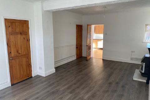 3 bedroom end of terrace house for sale - Heol Maes Y Dre, Ystradgynlais, Swansea.